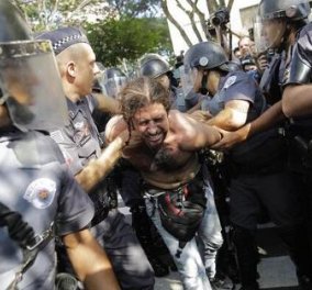 Ξύλο και επεισόδια στο Σάο Πάολο λίγες ώρες πριν την έναρξη του Μουντιάλ της Βραζιλίας (φωτό) - Κυρίως Φωτογραφία - Gallery - Video