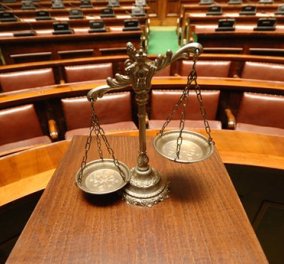 Επανέρχονται οι μισθοί των δικαστών στα προ του 2012 επίπεδα-Κατατέθηκε η τροπολογία από την Κυβέρνηση στη Βουλή
