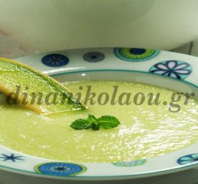 Θεϊκή κρύα σούπα με πεπόνι και αγγούρι από την κοσμογυρισμένη σεφ Ντίνα Νικολάου, μυρωδάτη και απόλυτα καλοκαιρινή‏!  - Κυρίως Φωτογραφία - Gallery - Video