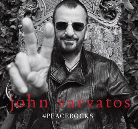 O Ringo Star έγινε μανεκέν στα 74 και το διασκεδάζει: Με μαύρο δερμάτινο μπουφάν του John Varvatos και το περίφημο σήμα των Beatles για την ειρήνη μοιάζει νεαρούλης των 60's! (Φωτό) - Κυρίως Φωτογραφία - Gallery - Video