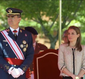 Ιδού λοιπόν οι νέοι βασιλείς της Ισπανίας: ο ωραίος Φελίπε και η κομψή βασίλισσά του, Λετίθια επιθεωρούν τον στρατό και επισκέπτονται τους γείτονές τους στην Πορτογαλία σε glamorous style! (φωτό) - Κυρίως Φωτογραφία - Gallery - Video