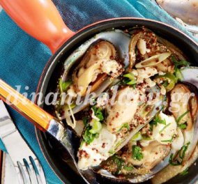 Μυρίζει καλοκαίρι το πιάτο της Ντίνας Νικολάου: Μύδια σαγανάκι με κρασί και φέτα, με τον ζωμό του, τη μουσταρδίτσα και τις πιπερίτσες του - Νοστιμιά!