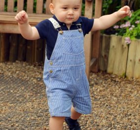 Happy Birthday cute prince George: Με μια επίσημη φωτογραφία του μικρού πρίγκιπα Γεώργιου γιορτάζει η βασιλική οικογένεια της Αγγλίας τα πρώτα του γενέθλια (φωτό) - Κυρίως Φωτογραφία - Gallery - Video