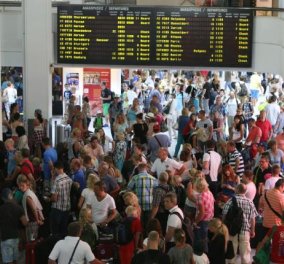 Ένα δεύτερο Ηράκλειο στο αεροδρόμιο - Σπάει όλα τα ρεκόρ το Ν. Καζαντζάκης με 155 αεροπλάνα 50.000 τουρίστες σε μία μέρα! (βίντεο) - Κυρίως Φωτογραφία - Gallery - Video