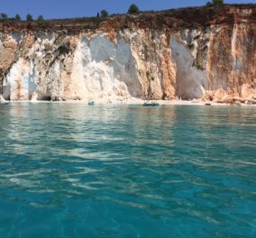 Φωτογραφίες από την εξωτική παραλία της Κεφαλονιάς το White Rocks - Mε τιρκουάζ νερά και λευκούς βράχους σε απίστευτη αντίθεση με τα καταπράσινα πεύκα! (φωτό) - Κυρίως Φωτογραφία - Gallery - Video