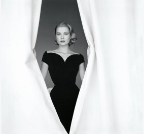 Είναι αυτή η μισάνοικτη κουρτίνα με την Grace Kelly όλο χάρη το κορυφαίο στιγμιότυπο θηλυκότητας που καταγράφηκε ποτέ; Πείτε μου... (φωτό)  - Κυρίως Φωτογραφία - Gallery - Video