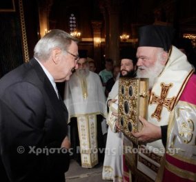 Δάκρυα συγκίνησης για τον Κωνσταντίνο και την Άννα Μαρία που επέστρεψαν στην Μητρόπολη Αθηνών-Η ευχή του Αρχιεπίσκοπου Ιερώνυμου και οι θρόνοι που ξαναστήθηκαν! (φωτό) - Κυρίως Φωτογραφία - Gallery - Video