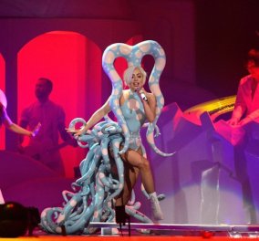 «ArtRave: The Artpop Ball Tour»: Ολα έτοιμα για το σόου της Lady Gaga στο ΟΑΚΑ στις 21:00-Στις 18:30 ανοίγουν οι πόρτες! - Κυρίως Φωτογραφία - Gallery - Video