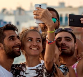 Είστε φανατικοί των selfie φωτογραφιών; Αυτά είναι 8 στοιχεία που δεν ξέρετε γι' αυτές - Κυρίως Φωτογραφία - Gallery - Video