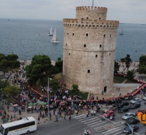 Κύκλος από... κουλούρι αγκάλιασε τον Λευκό Πύργο! Δείτε το μεγαλύτερο κουλούρι Θεσσαλονίκης στον κόσμο που φτιάχτηκε στα πλαίσια του Thesaloniki Food Festival