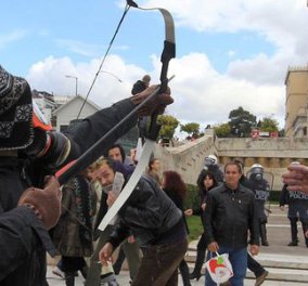 Ο «τοξοβόλος» του Συντάγματος στα χέρια της Αντιτρομοκρατικής - Κυρίως Φωτογραφία - Gallery - Video