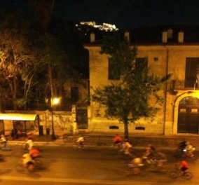 Οι ποδηλάτες της Παρασκευής βράδυ με θέα Ακρόπολη !!!!  - Κυρίως Φωτογραφία - Gallery - Video