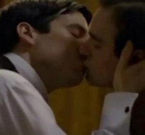 To gay φιλί που λογοκρίθηκε ήταν αριστοκρατικό! - Κυρίως Φωτογραφία - Gallery - Video