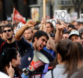 Guardian: Μια γενιά που χάνεται σε όλη την Ευρώπη, με σημαιοφόρο τα Ελληνόπουλα - Κυρίως Φωτογραφία - Gallery - Video