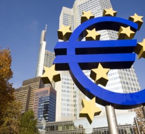 Bloomberg: Η ΕΚΤ απειλεί να κλείσει τη στρόφιγγα στις ελληνικές τράπεζες
