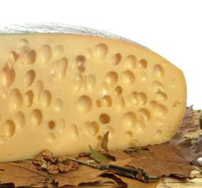 Αποκάλυψη τώρα: Γιατί έχει τρύπες το τυρί έμενταλ; Μάθετε το μυστικό