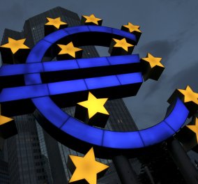 Κέρδη αλλά και ζημίες από την πτώση του ευρώ - Tι λένε οι οικονομολόγοι και τι οι αγορές