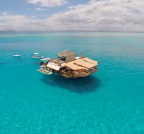 Cloud 9: Το φανταστικό πλωτό μπαρ των νησιών Φίτζι που μαγεύει εκατοντάδες τουρίστες κάθε χρόνο
