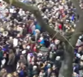 To πολύ συγκινητικό βίντεο της ημέρας: Όταν όλοι οι Γάλλοι άρχισαν να τραγουδούν το «Imagine» στην πορεία για το Charlie Hebdo 