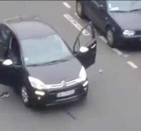 Charlie Hebdo: Οι δράστες αποτελειώνουν με σφαίρα στο κεφάλι, τραυματισμένο αστυφύλακα που εκλιπαρούσε για τη ζωή του (σκληρό βίντεο)