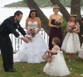 Μαγνησία: Παραμυθένιος γάμος 50χρονης με 27χρονο - Ο γαμπρός, η νύφη & η δεξίωση που προκάλεσε αίσθηση 