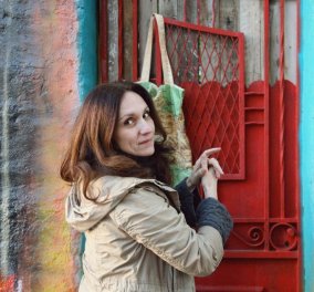 Τopwoman η Κατερίνα Ρότσου - σχεδιάζει εκπληκτικές τσάντες με τον χάρτη της Ελλάδας