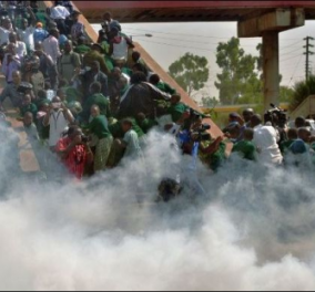 Κένυα: Αστυνομικοί ρίχνουν δακρυγόνα σε... μικρούς μαθητές! Σάλος και κατακραυγή από όλο το Διαδίκτυο (βίντεο)
