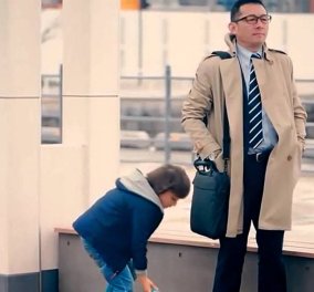 Πώς αντιδρούν τα παιδιά όταν βλέπουν να πέφτει το πορτοφόλι σας; Δείτε το βίντεο με το κοινωνικό πείραμα 