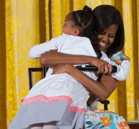 ''Michelle Obama δείχνεις πολύ νέα για 51" της είπε η μικρούλα κι εκείνη την αγκάλιασε σφικτά! 