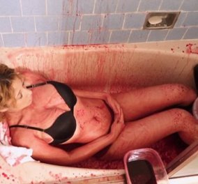 Απίστευτο & όμως αληθινό: Μοντέλο κάνει μπάνιο σε... αίμα γουρουνιού για να μείνει νέα για πάντα! (Φωτό)