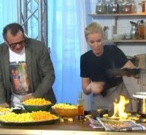"Γιορτάζουμε σήμερα": Η Σουηδέζα παρουσιάστρια βάζει φωτιά στο στούντιο βοηθώντας τον σεφ! Η πλάκα! (Βίντεο)