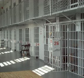 Εκτός φυλακών 1.950 κρατούμενοι - Καταργούνται οι φυλακές τύπου Γ' - Σε εφαρμογή η επιτήρηση με "βραχιολάκι"