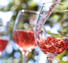 Ροζέ: Το απόλυτο κρασί της Άνοιξης & του Καλοκαιριού, αρωματικό & γευστικό - Πώς & με τι να το πιω;