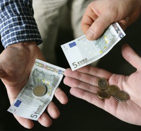Αυξάνεται στα 751 ευρώ ο κατώτατος μισθός, αλλά... μειώνονται οι ανώτεροι;