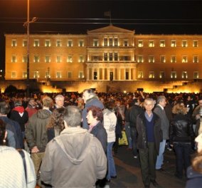 Συγκεντρώσεις σε όλη τη χώρα - Χιλιάδες Έλληνες στέλνουν μήνυμα στην Ευρώπη: Δεν κάνουμε πίσω!(Φωτό - Βίντεο)