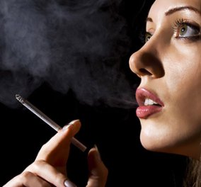 Πότε είναι η κατάλληλη στιγμή για να κόψει μια γυναίκα το κάπνισμα; Δεν φαντάζεστε!