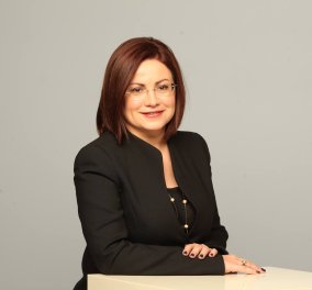 Η Μαρία Σπυράκη είναι η προεκλογική εκπρόσωπος της ΝΔ στη θέση της Μισέλ - Λαζαρίδης, Παπασταύρου, Σταμάτης στο Επικρατείας