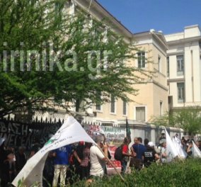 Συγκέντρωση διαμαρτυρίας έξω από το ΣτΕ από κατοίκους της Χαλκιδικής - Αντιτίθενται στην εξόρυξη χρυσού