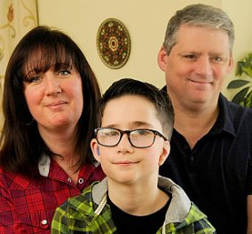 Story: Πώς ο 11χρονος κωφός George που τον χλεύαζαν,απέκτησε αυτί από τα... πλευρά του (!) & έγινε ευτυχισμένος! 