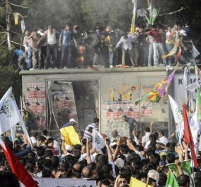 Τουρκία: 2 νεκροί & 100 τραυματίες σε προεκλογική συγκέντρωση Κούρδων