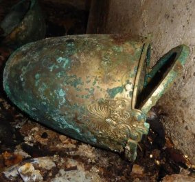 Δείτε νέες εικόνες & βίντεο από τον ασύλητο τάφο της Βεργίνας: Βρέθηκε θεσπέσιο σκεύος συμποσίου για κρασί και νερό! (φωτό-βίντεο) - Κυρίως Φωτογραφία - Gallery - Video