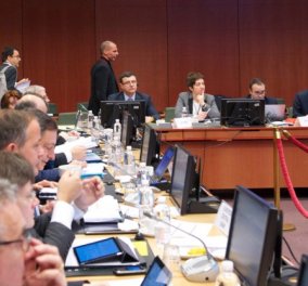 Eurogroup: Η στιγμή που ο Γ. Βαρουφάκης μπαίνει στην αίθουσα με καθυστέρηση 30' - Βαρύ & ασήκωτο το κλίμα (φωτό)