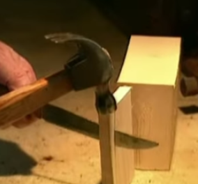 Απίστευτο βίντεο: Με 10 κοψίματα στο ξύλο φτιάχνει μια πένσα! Δείτε πώς!