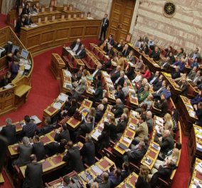 Άγρια «κόντρα» στη Βουλή για το νομοσχέδιο για την ανθρωπιστική κρίση - «Πυρά» αντάλλαξαν Κυβέρνηση & Αντιπολίτευση
