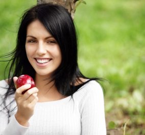 Μήλα, κρεμμύδια, αγκινάρες - Αυτές είναι οι καλύτερες τροφές για να κάνετε αποτοξίνωση εν όψει εορτών‏!