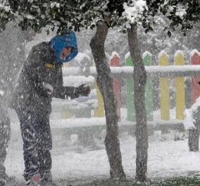 Πυκνώνει και πάλι η χιονόπτωση στην πρωτεύουσα - Ποια σχολεία θα παραμείνουν κλειστά λόγω του χιονιά αύριο & μεθαύριο