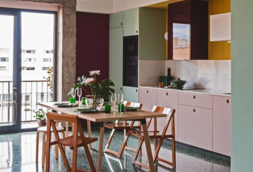 Βαλένθια: Διαμέρισμα που μας γυρνάει πίσω στα 70s – Συγκλονιστική αισθητική & χρώμα παντού – Τέλος ο μινιμαλισμός, ανανεώστε το σπίτι σας! (φωτό)