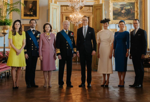 Τα ενδυματολογικά faux pas της Βασίλισσας Σίλβια & των Πριγκιπισσών Βικτωρία & Σοφία -Ντύθηκαν σαν χωριατοπούλες με τα καλά τους καναρινί & μπλε μπροστά στην σικάτη Madame la Presidente της Φινλανδιάς 