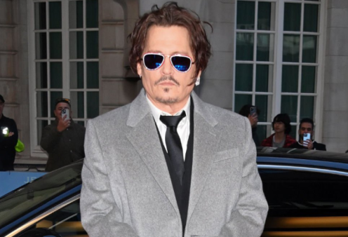 Johnny Depp: Ολική μεταμόρφωση - Πολύ αδυνατισμένος, κουρεμένος & περιποιημένος – Το κουστούμι με υπογραφή Christian Dior για την πρεμιέρα της νέας του ταινίας (φωτό & βίντεο)