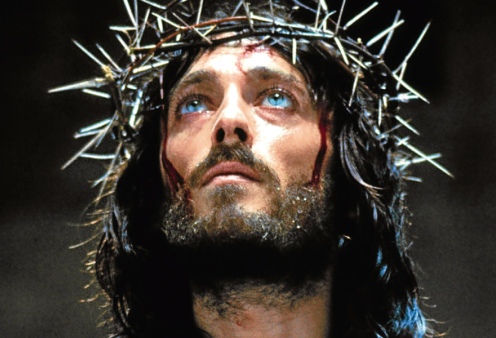 «Ιησούς από την Ναζαρέτ»: Πως είναι σήμερα ο σπουδαίος ηθοποιός, Robert Powell που τον ενσάρκωσε – Η σχέση του με τον Charles Dickens (φωτό)